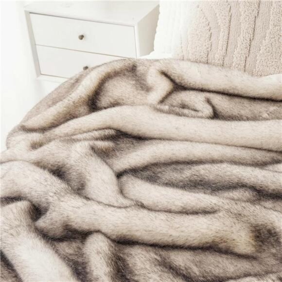 Luxury Fluffy Faux Fur Throw Blanket, Cozy Warm Fur Blanket - Picture 5 of 7